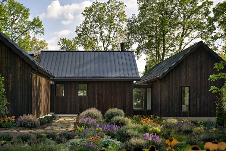 Baw Beese House / Disbrow Iannuzzi - Exterior Photography, Wood, Garden