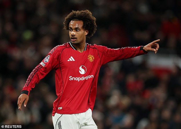 Joshua Zirkzee starts his first game of the season tonight against Everton