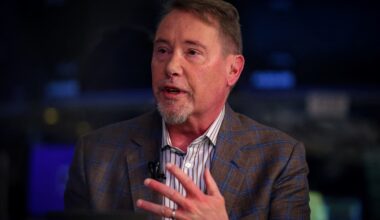 Gundlach sees one of the 'least healthy' stock markets of his career