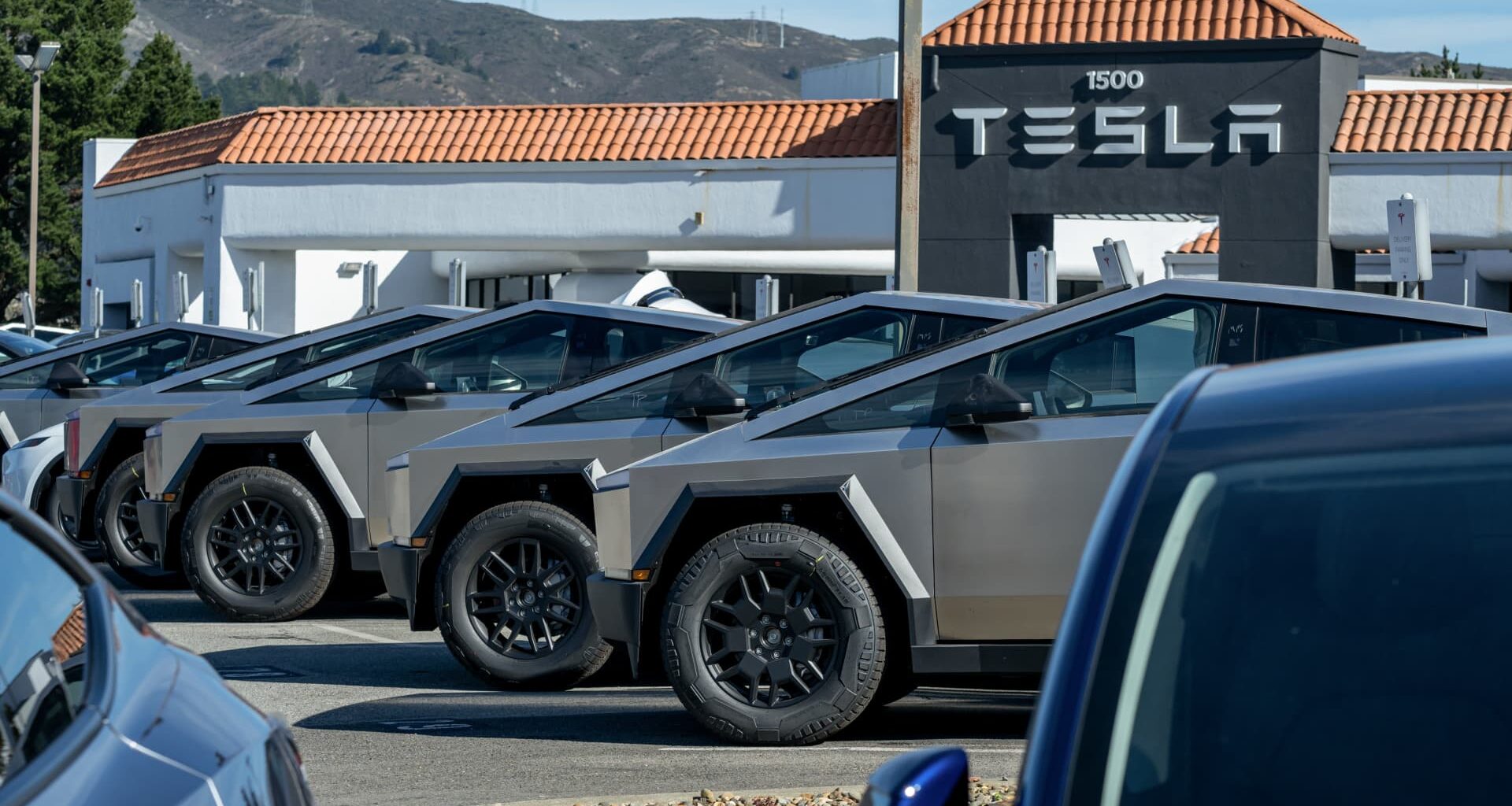 Tesla will rally more than 25% as it makes progress in robotaxi development, Stifel says