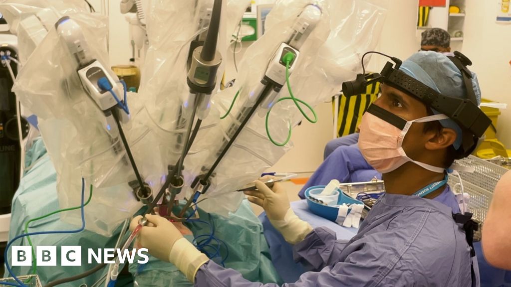 The Royal Surrey Hospital performs 10,000th robotic surgery