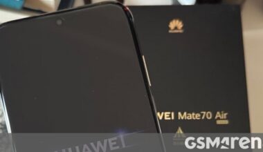 Huawei Mate 70 Air poses for the camera