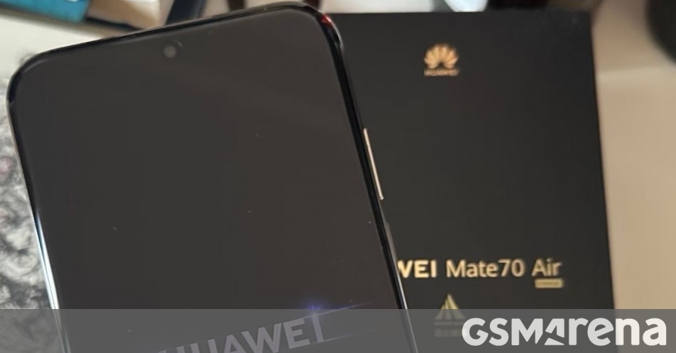 Huawei Mate 70 Air poses for the camera
