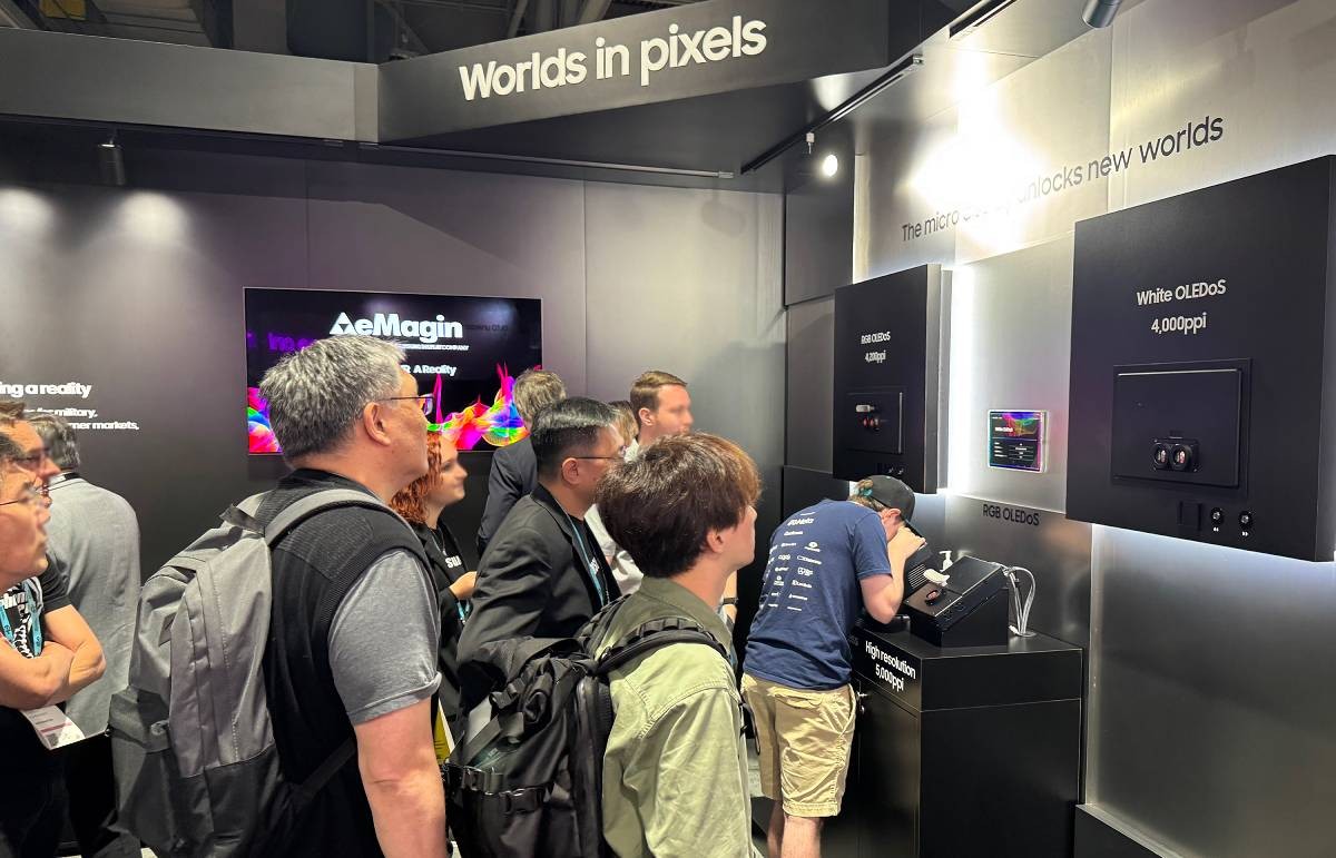 Samsung Display has started manufacturing micro-OLED displays for the Galaxy XR