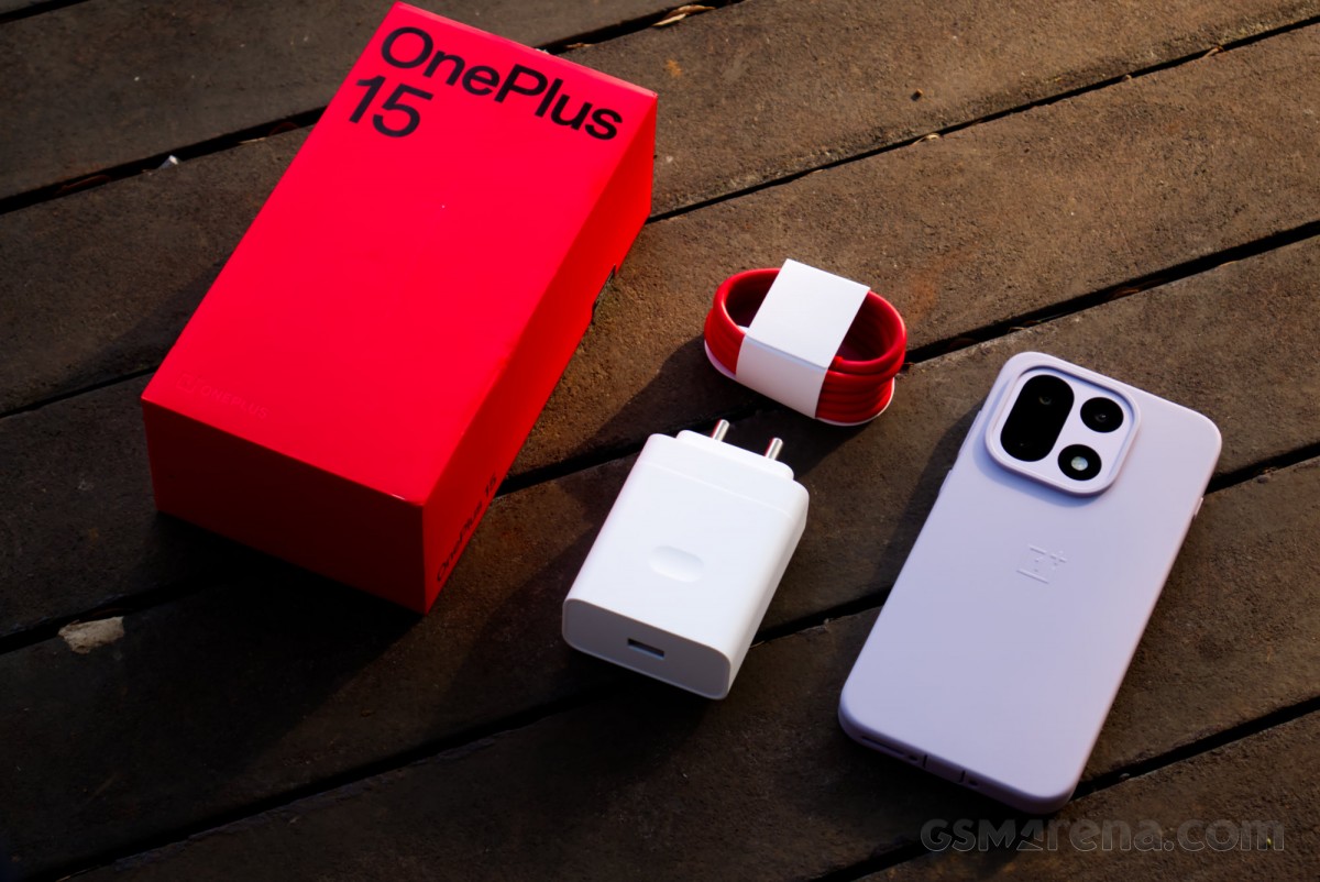 OnePlus 15 in for review