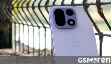 OnePlus 15 in for review