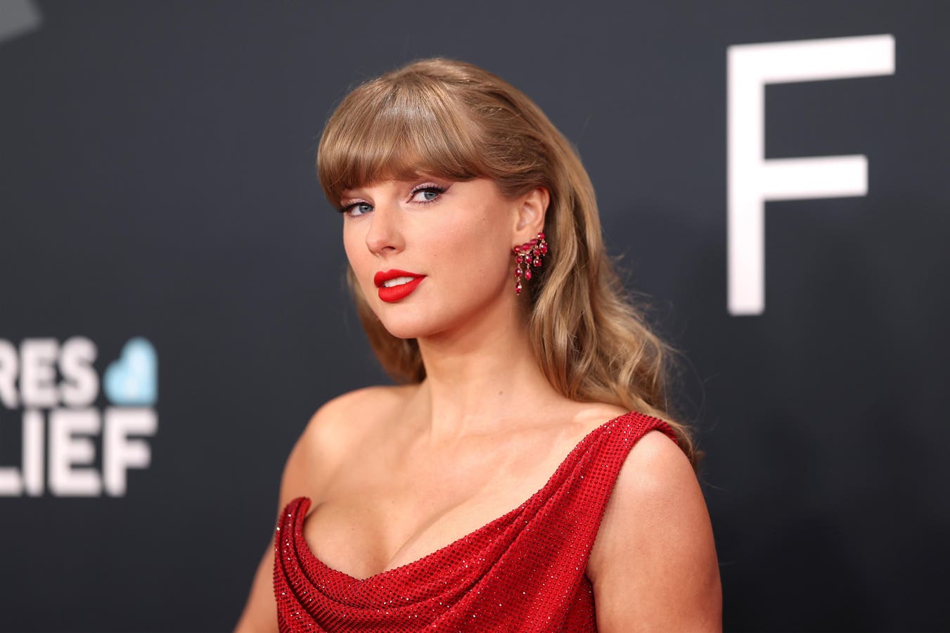 Taylor Swift Blocked From A New No. 1 By A Historic Smash