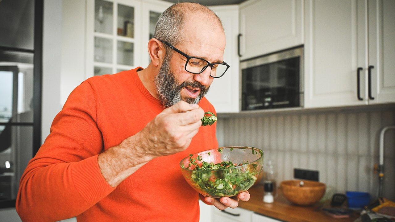 Nutritionists tout special plant-based diet as way to lower cholesterol