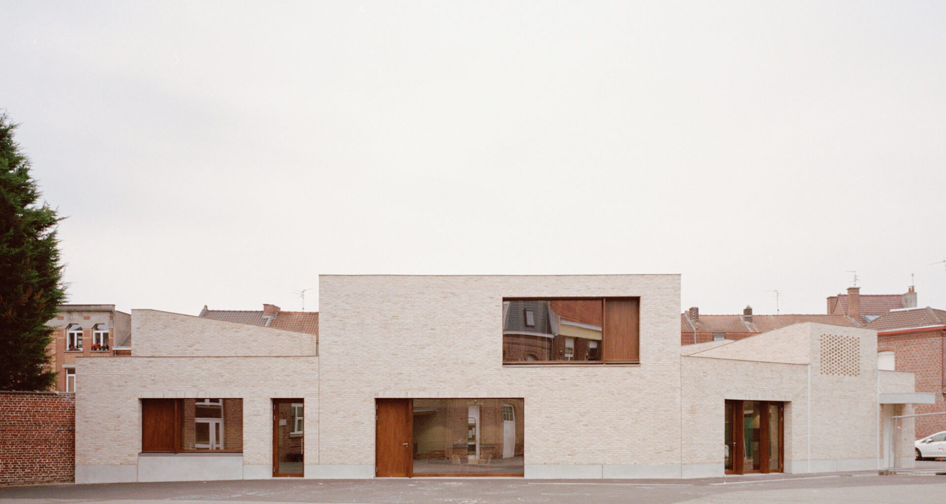 Pont Youth Center / LT2A