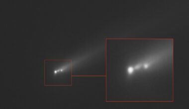 Amazing Telescope Photo Shows Comet Breaking Apart Into Huge Chunks