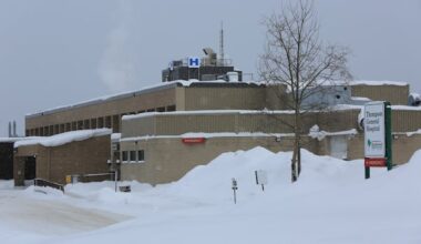 Nurses vote to 'grey list' Thompson General Hospital over concerns about violence, vacancies: union