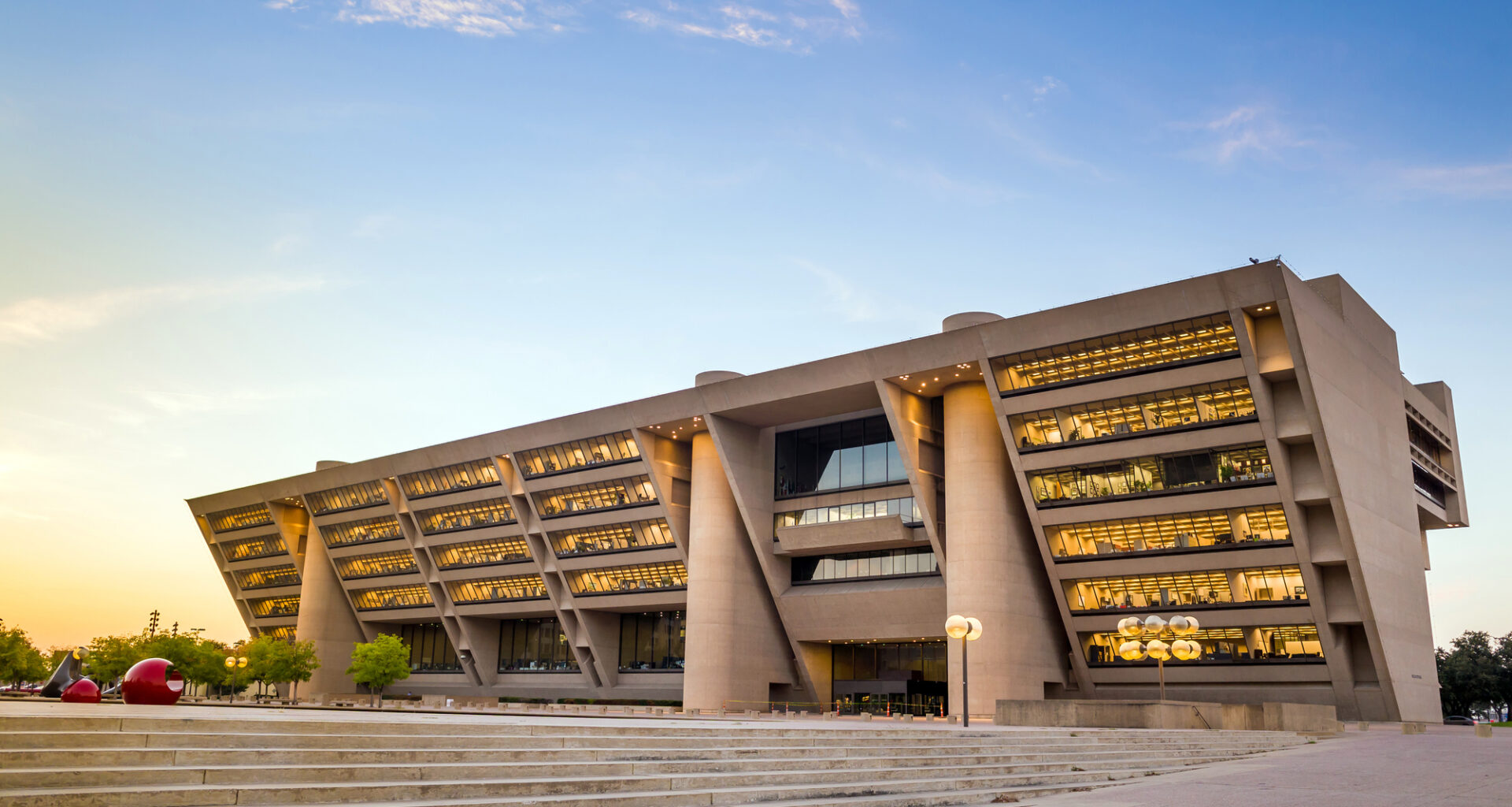 Dallas City Hall Debate and ZHA’s Symphony Tower in Dubai: This Week’s Review