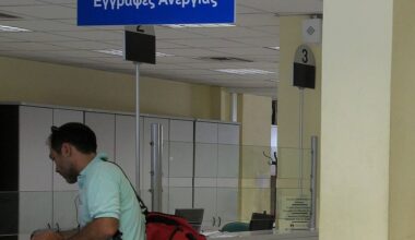 Registered unemployment drops 7.8% in October