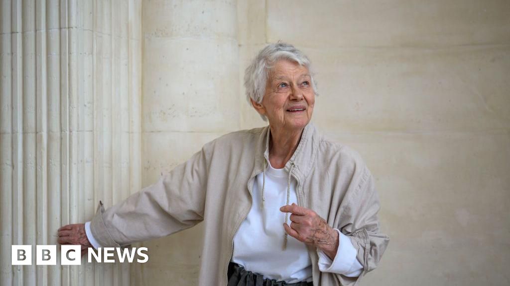 Turner Contemporary opens exhibition of 26 works by Bridget Riley