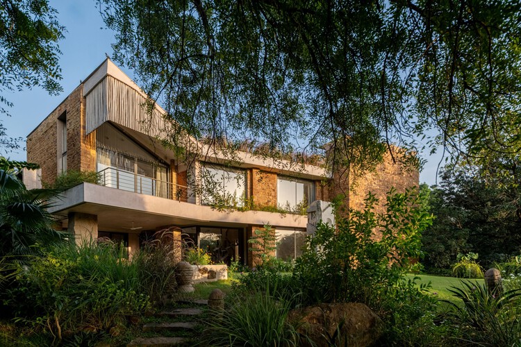 Shilamay House / SferaBlu Architects + Naman Shah Architects - Exterior Photography, Garden