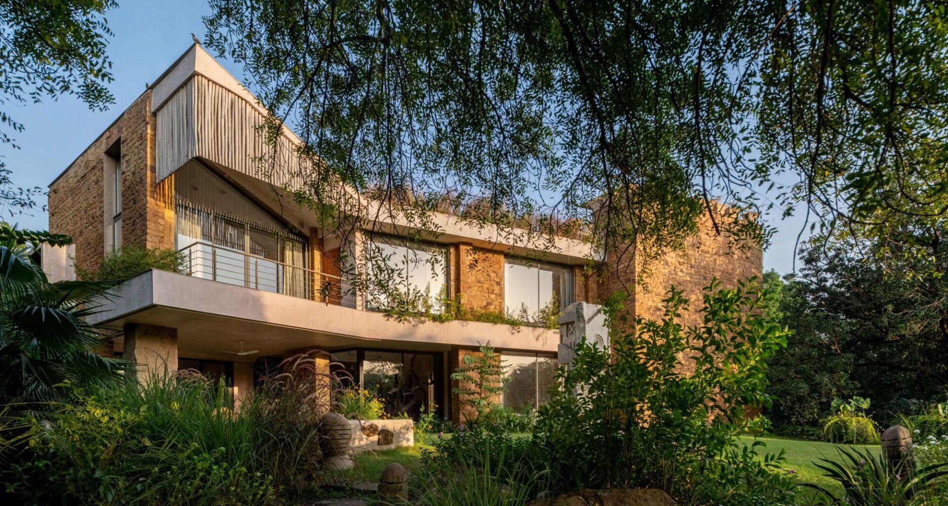 Shilamay House / SferaBlu Architects + Naman Shah Architects