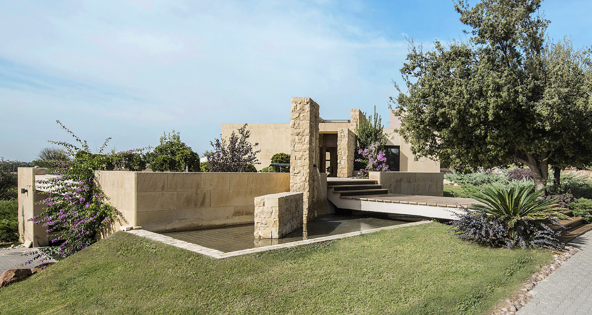 A House by an Architect, for Her Family / maisam architects