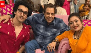 ‘Esha Deol had hosted us’: Govinda's wife Sunita Ahuja recalls her last meeting with Dharmendra, calls him her ‘childhood crush’ |