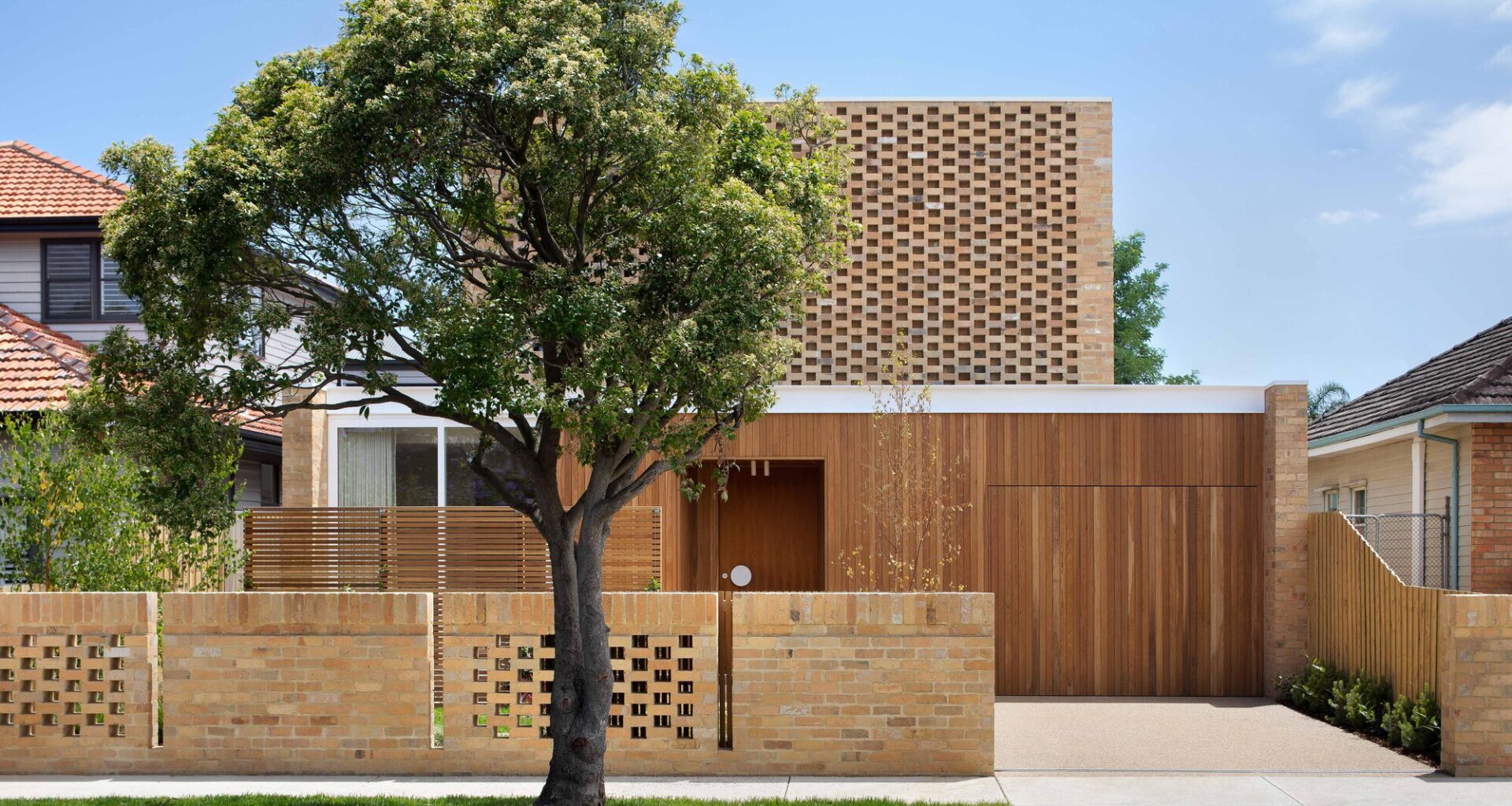 Haka House / Taouk Architects