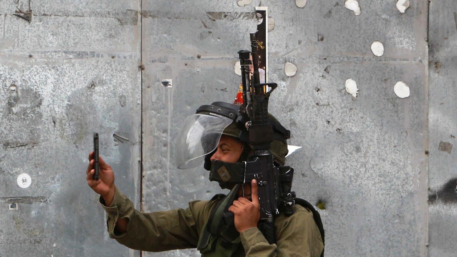 Israel’s IDF Bans Android Phones—iPhones Now ‘Mandatory’