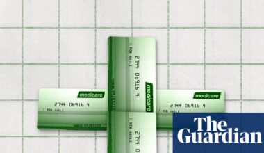 Australian taxpayers subsidise rising specialist fees as spending on Abbott-era Medicare safety net ‘explodes’ | Health