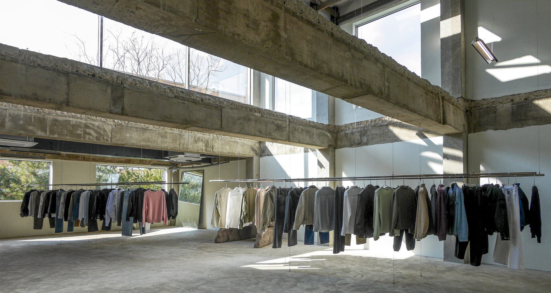 Coor Seongsu Flagship Store / ATELIER KHJ
