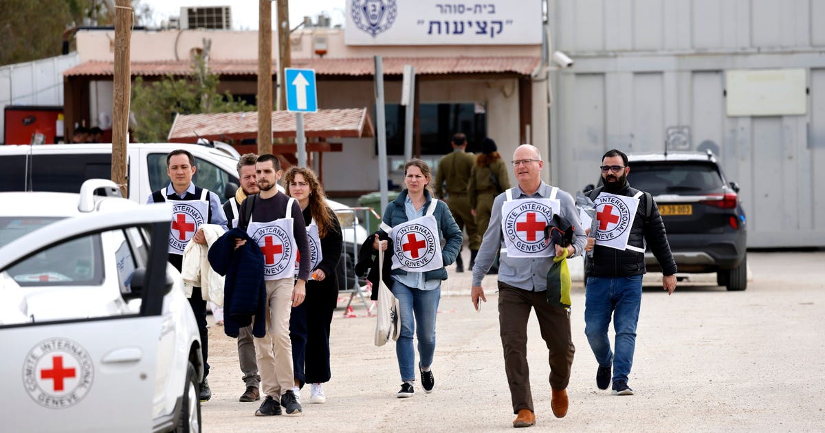 Despite ruling by top court, Palestinian security prisoners say they are still underfed - Haaretz