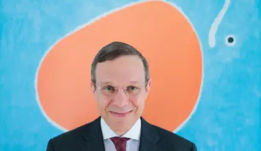 Avi Loeb (Image via Getty)