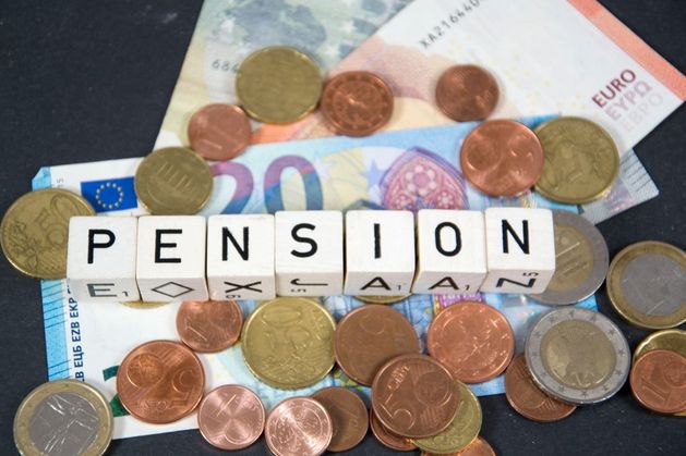 Workers urged to ‘carefully examine’ alternative pension offers made ahead of auto-enrolment deadline