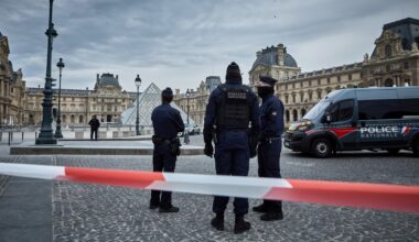 Four more arrested in connection with Louvre heist, Paris prosecutor says