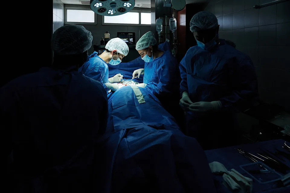 Alvaro Gonzalez/STOCK PHOTO/Getty Images - PHOTO: Stock photo of doctors performing a surgery.