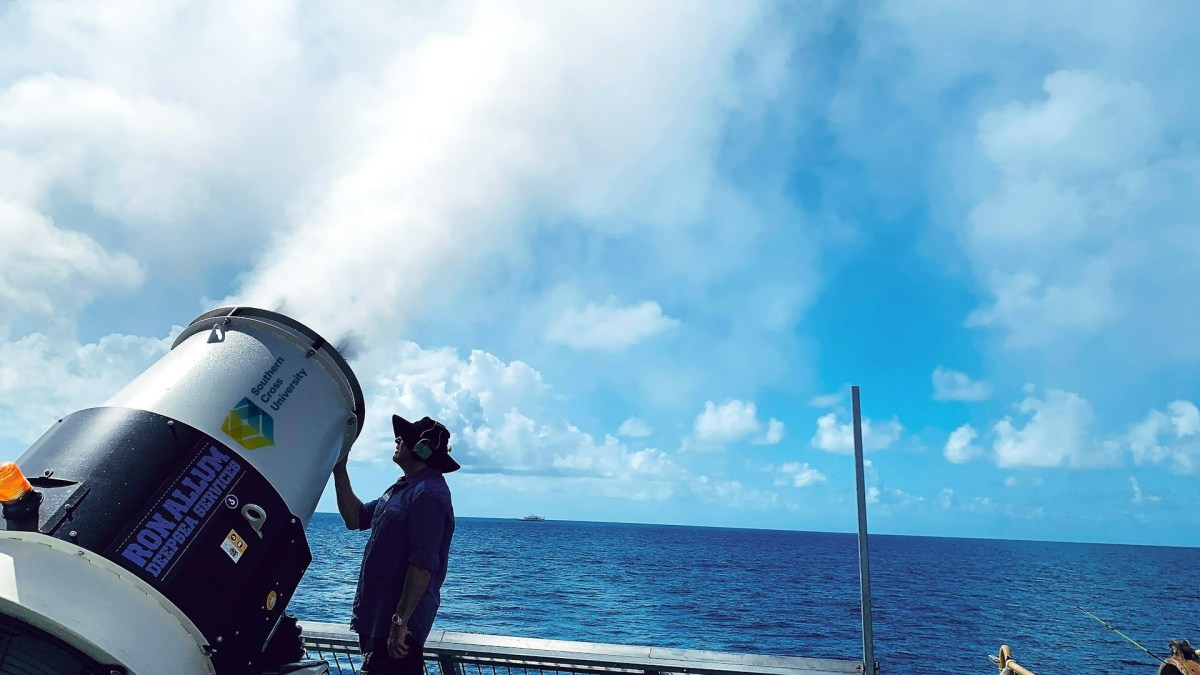 Royal Society says ‘dimming’ the sun risky but may cool the planet