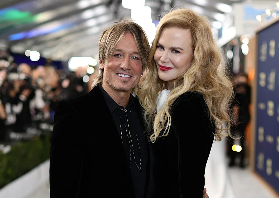 <p>Sept. 6, 2025: Nicole Kidman Signs Paperwork</p>