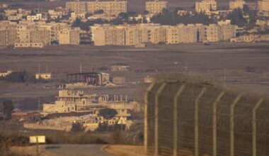 Israel-Syria talks stall as Tel Aviv ties troop pullout to full peace deal