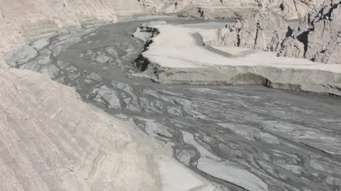 Reuters The gritty grey basin of the Amirkabir dam is empty following a drought crisis in Tehran. 