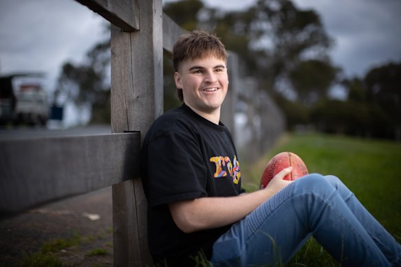 Seventeen-year-old Isaac Wicklein says negative social media content, bullying and poor physical health leading to time off school are the biggest factors that have affected his mental wellbeing.
