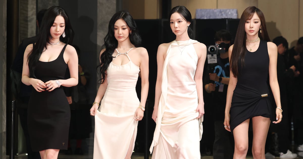 K-pop Stars Donate to Hong Kong Fire Victims - 조선일보