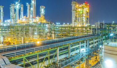 How the Narrative Around TotalEnergies Is Evolving After Recent Analyst and Industry Shifts