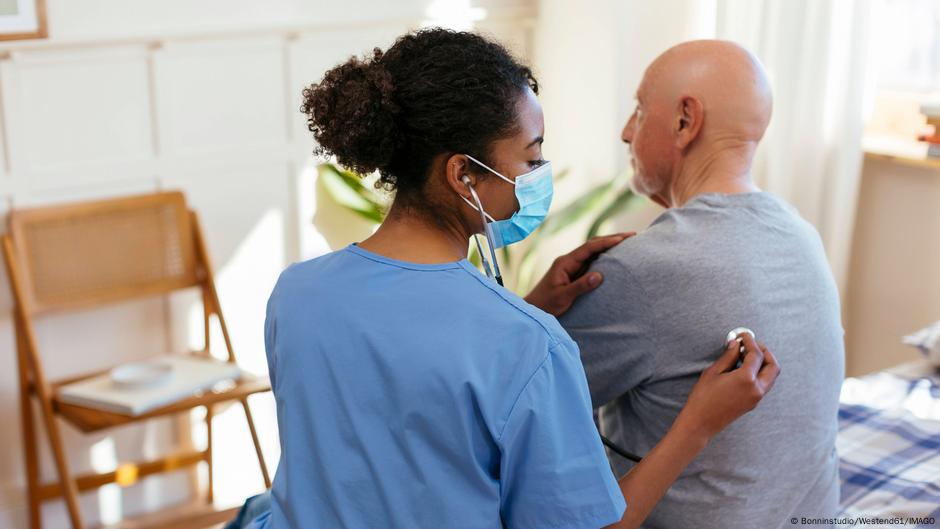 How can Germany make immigrant nursing staff want to stay? – DW – 11/05/2025