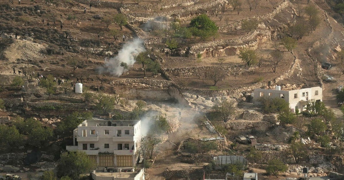 Settlers Set Fire to Palestinian Homes and Vehicles in West Bank After IDF Evacuates Israeli Outpost