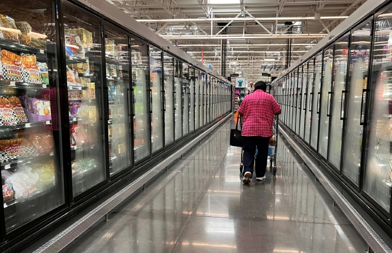 US Retail Sales Lose Steam, Consumer Confidence Falls As Costs Bite