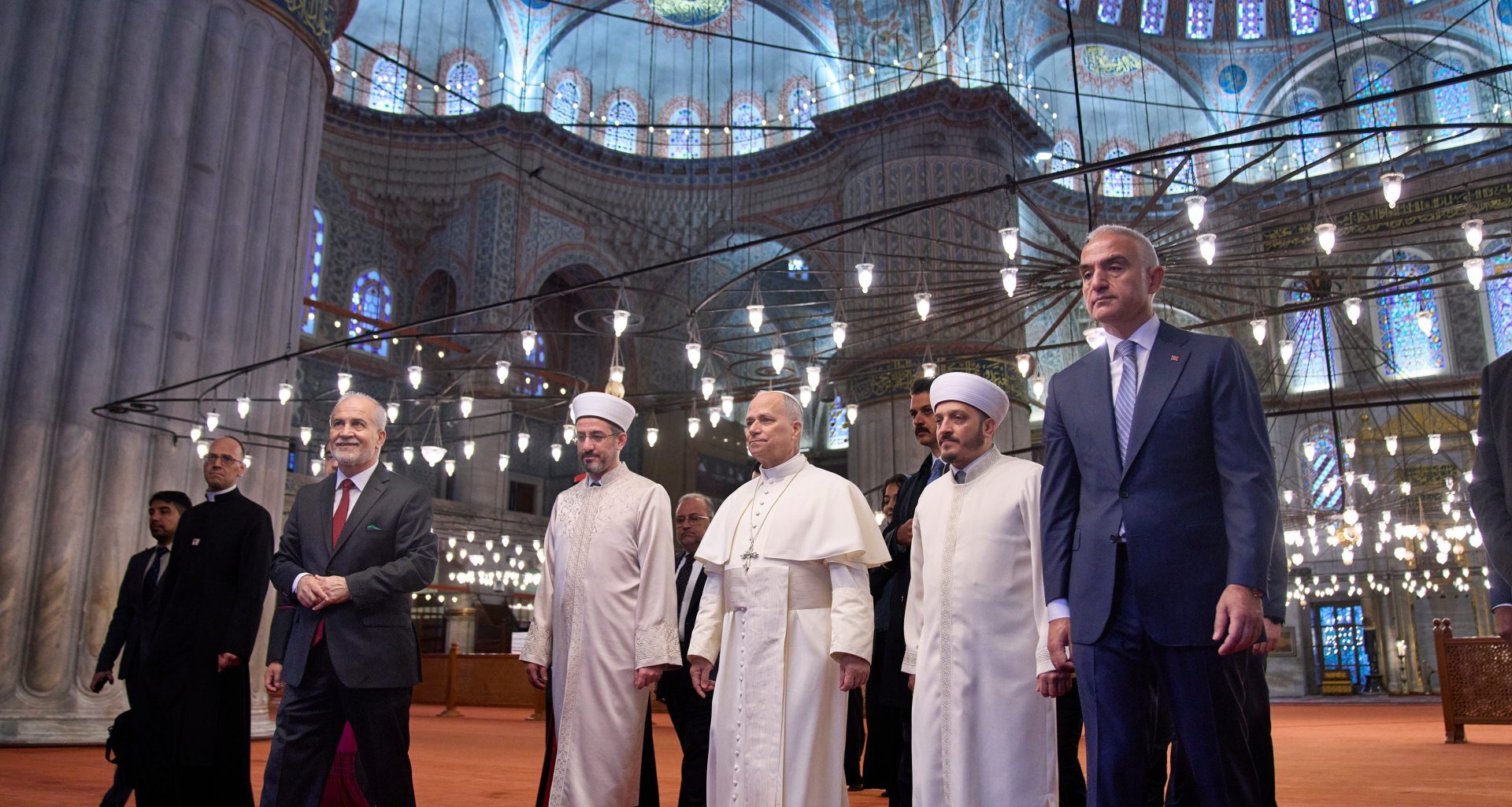 Pope Leo visits Blue Mosque in Turkiye’s Istanbul | Religion News