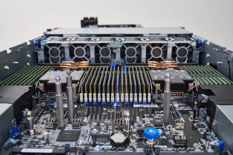 ASUS RS720 E12 RS8G CPUs And Memory Looking Toward Fans