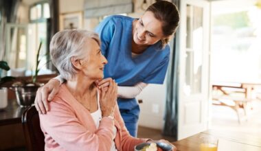 A medical worker talking to an elderly woman at her home.