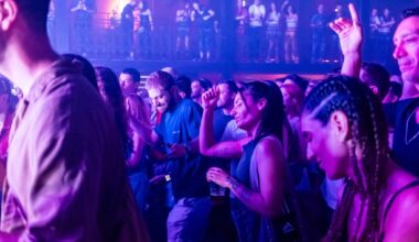 Police arrest four Tel Aviv clubgoers after they threaten and try to bite cops