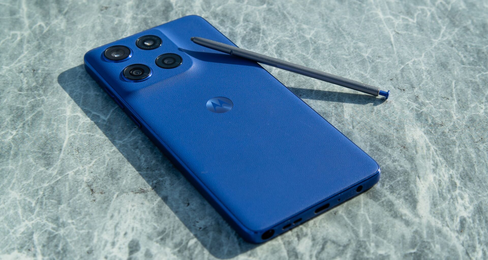 Skip the expensive Android phones! Did you know you can spend less than $300 on Black Friday and still get a good phone? Here's the proof