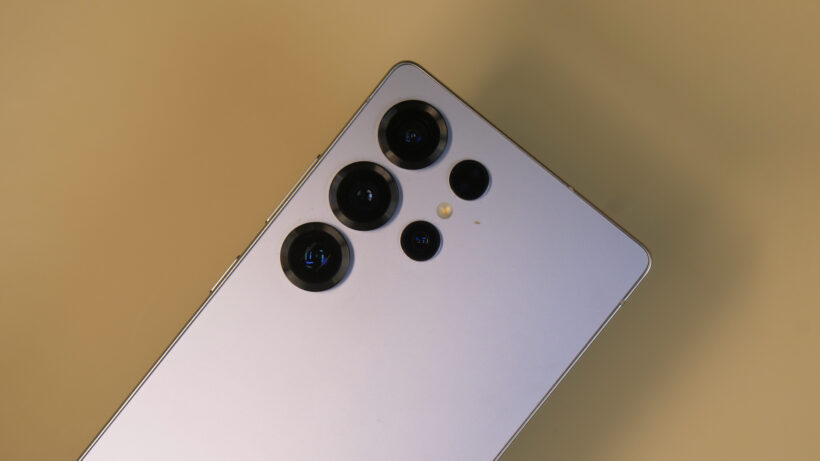 Galaxy S25 Ultra - top down - camera closeup