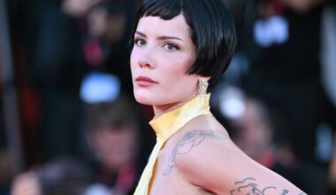 Halsey Shuts Down Fan for Telling Her to 'Stop Talking and Play'