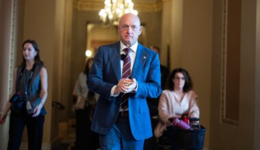 Experts doubt the Pentagon can punish Sen. Mark Kelly – NBC4 Washington