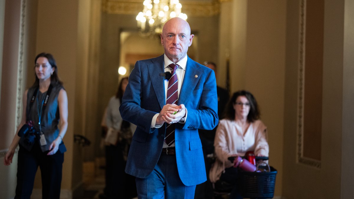 Experts doubt the Pentagon can punish Sen. Mark Kelly – NBC4 Washington